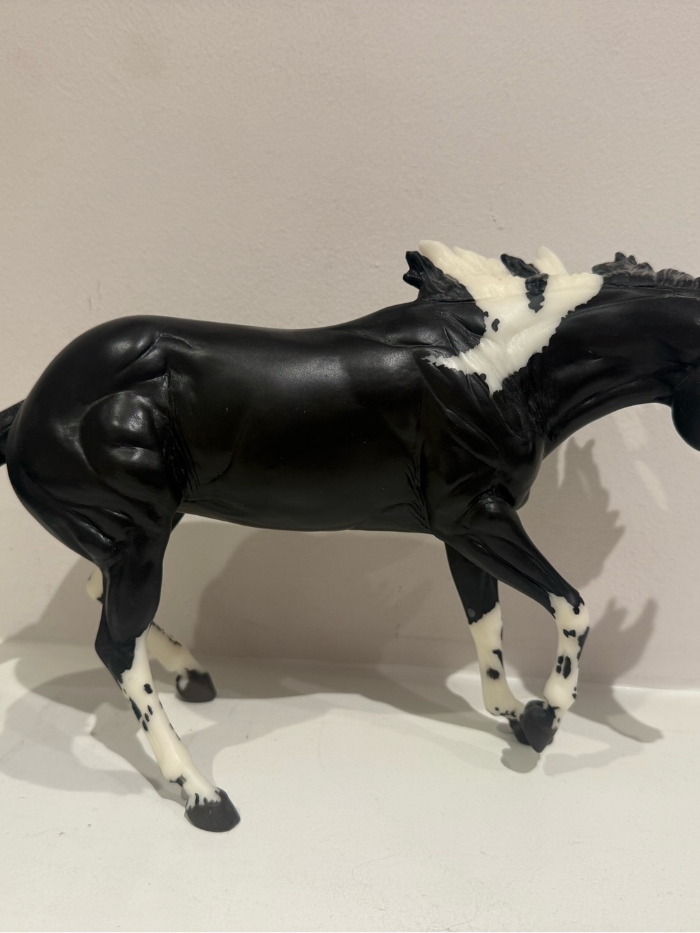 Breyer traditional “Paint me a Pepto” Model horse - Picture 7 of 9